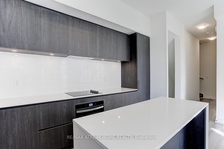 Photo 10 at 1240 - 10 David Eyer Road, Rural Richmond Hill, Richmond Hill