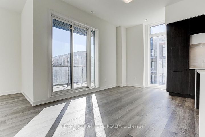 Photo 11 at 1240 - 10 David Eyer Road, Rural Richmond Hill, Richmond Hill