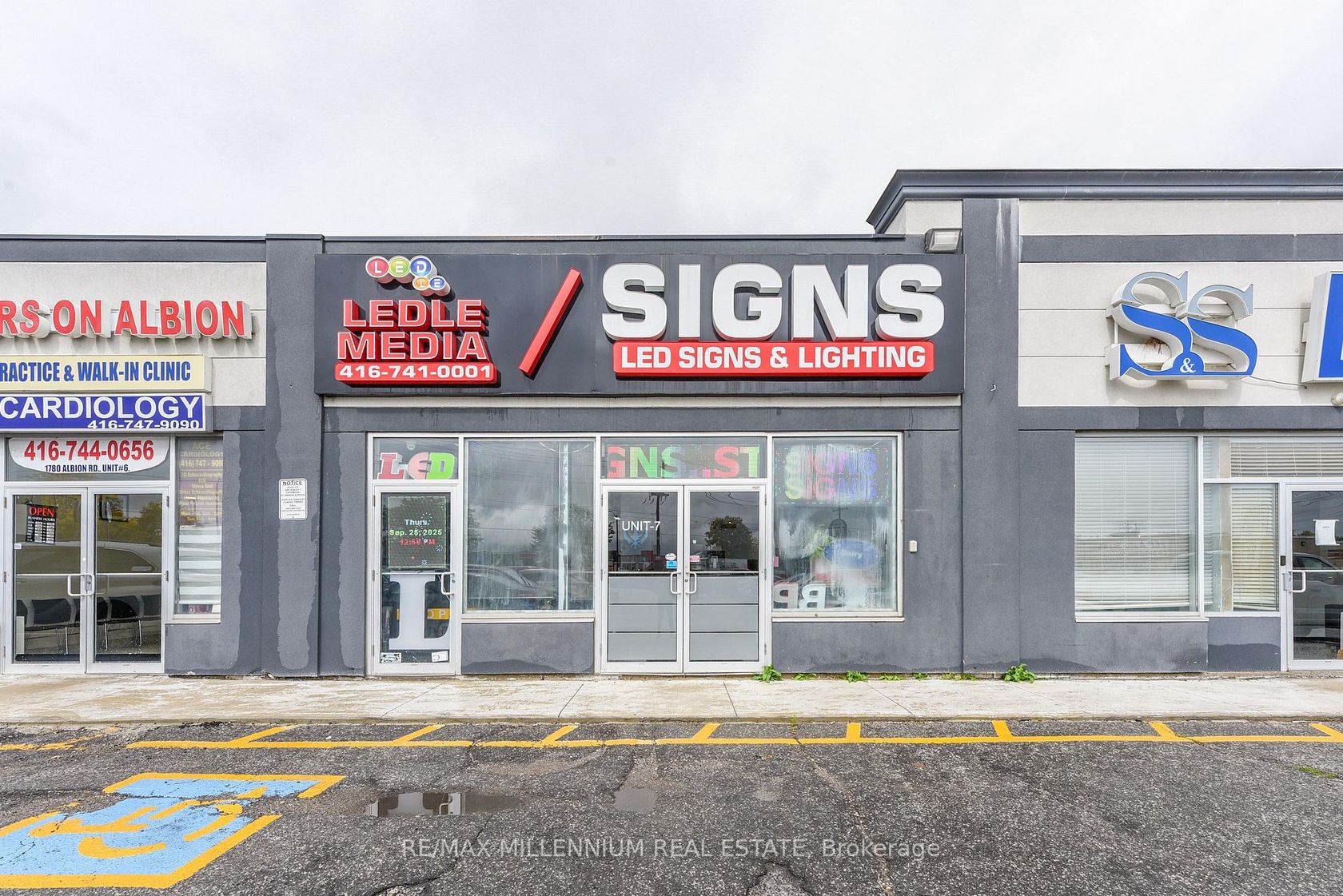 7 - 1780 Albion Road, Clairville, Toronto photo 2