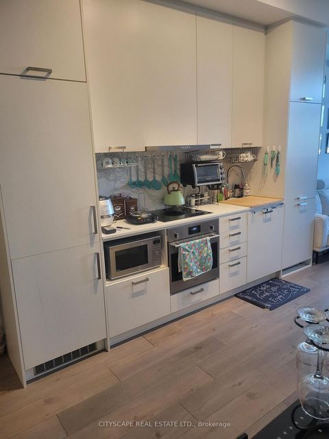 Photo 4 at 511 - 38 Honeycrisp Crescent, Vaughan Corporate Centre, Vaughan