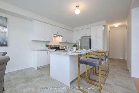 Photo 10 at 161 Terry Fox Drive, Rural Barrie Southeast, Barrie