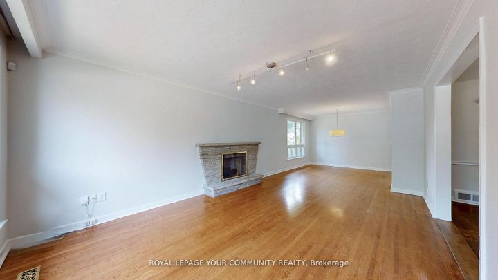 Photo 9 at 39 Silverview Drive, Newtonbrook East, Toronto