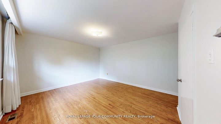 Photo 19 at 39 Silverview Drive, Newtonbrook East, Toronto