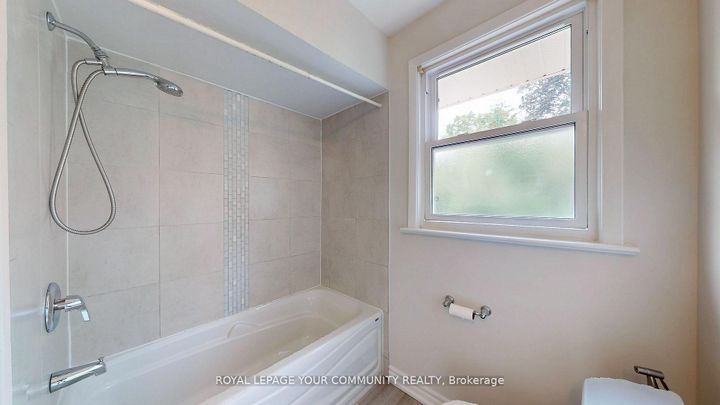 Photo 24 at 39 Silverview Drive, Newtonbrook East, Toronto