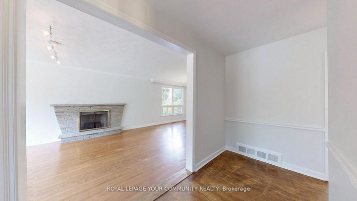 Photo 27 at 39 Silverview Drive, Newtonbrook East, Toronto