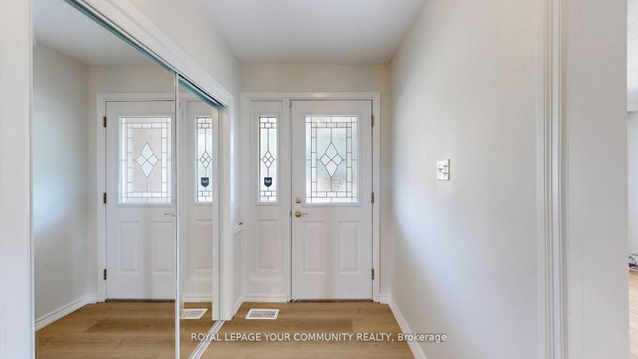 Photo 28 at 39 Silverview Drive, Newtonbrook East, Toronto