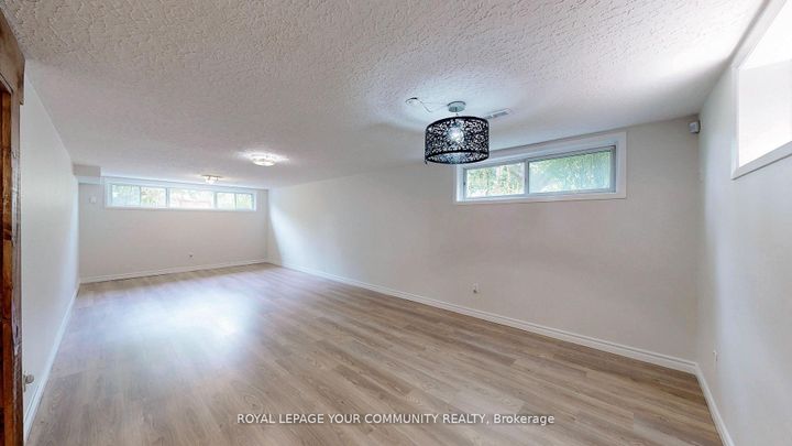 Photo 30 at 39 Silverview Drive, Newtonbrook East, Toronto