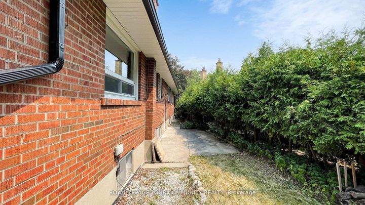 Photo 41 at 39 Silverview Drive, Newtonbrook East, Toronto