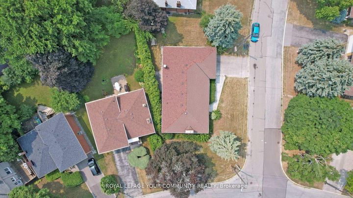 Photo 46 at 39 Silverview Drive, Newtonbrook East, Toronto