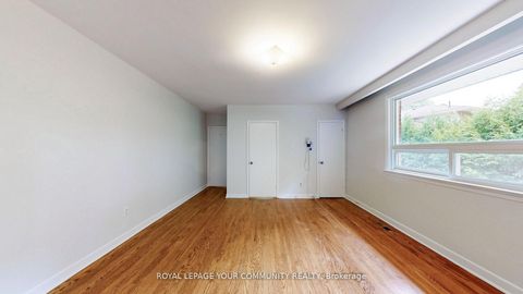 Photo 20 at 39 Silverview Drive, Newtonbrook East, Toronto