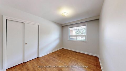 Photo 22 at 39 Silverview Drive, Newtonbrook East, Toronto