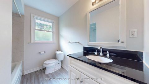 Photo 23 at 39 Silverview Drive, Newtonbrook East, Toronto