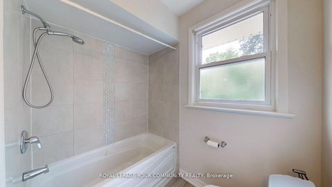 Photo 24 at 39 Silverview Drive, Newtonbrook East, Toronto