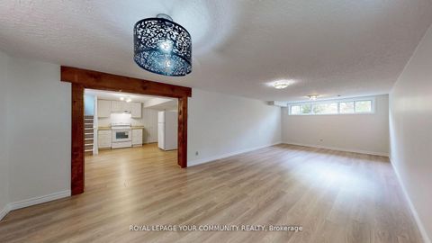 Photo 32 at 39 Silverview Drive, Newtonbrook East, Toronto