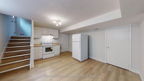 Photo 34 at 39 Silverview Drive, Newtonbrook East, Toronto