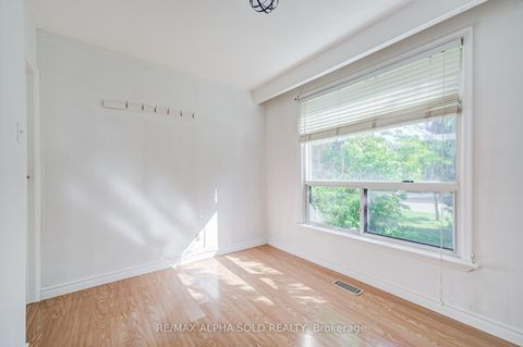 Photo 22 at 334 Moore Park Avenue, Newtonbrook West, Toronto