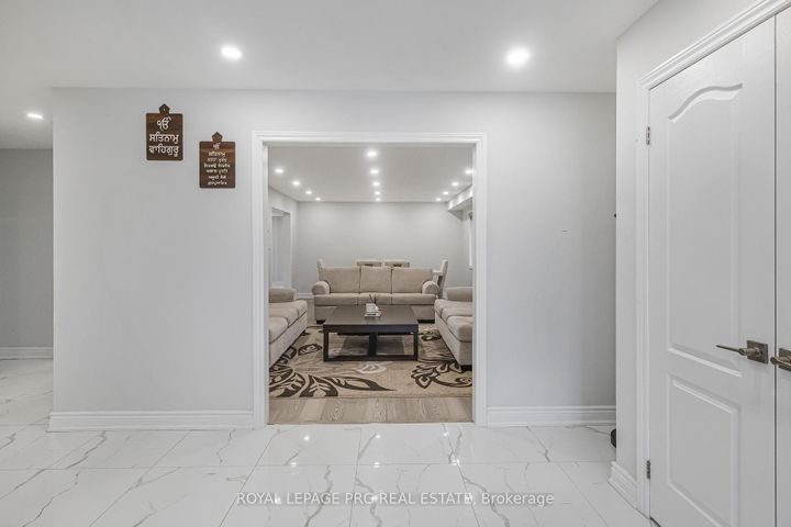 Photo 4 at 226 Mountainberry Road, Wellington, Brampton