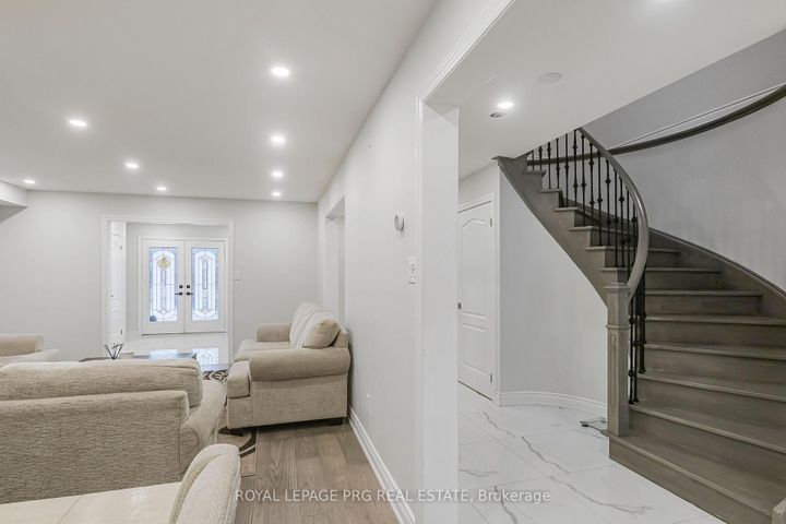 Photo 10 at 226 Mountainberry Road, Wellington, Brampton