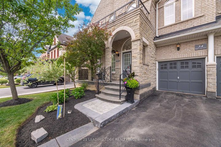 Photo 2 at 34 Royal Links Circle, Vales of Castlemore North, Brampton