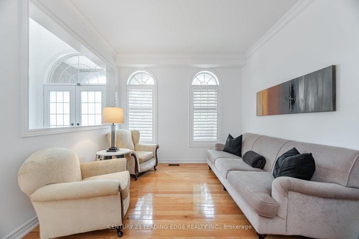 Photo 6 at 34 Royal Links Circle, Vales of Castlemore North, Brampton