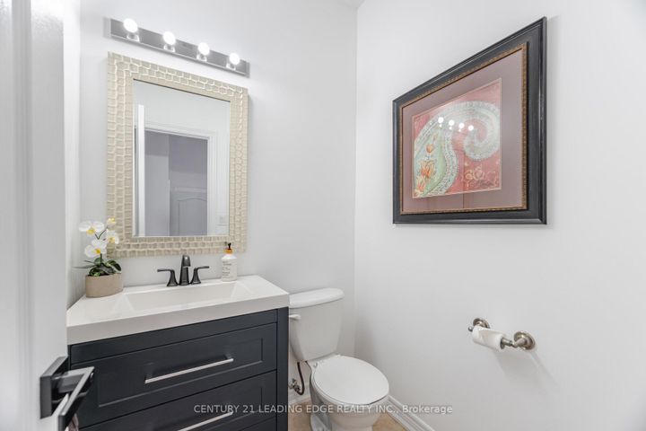 Photo 13 at 34 Royal Links Circle, Vales of Castlemore North, Brampton