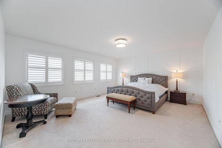 Photo 15 at 34 Royal Links Circle, Vales of Castlemore North, Brampton