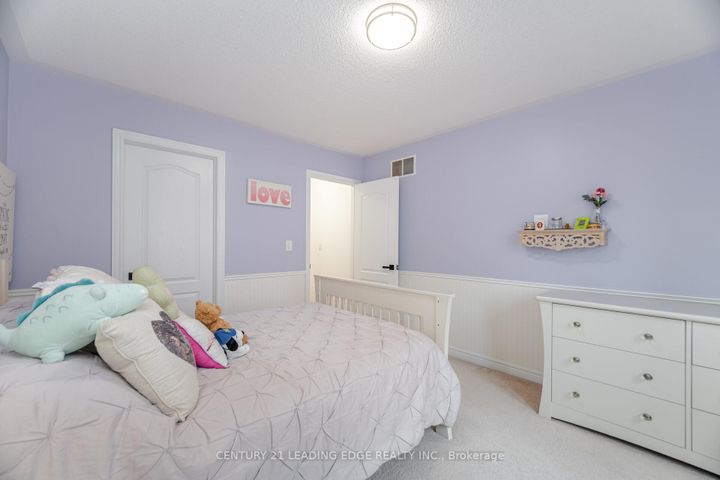 Photo 19 at 34 Royal Links Circle, Vales of Castlemore North, Brampton