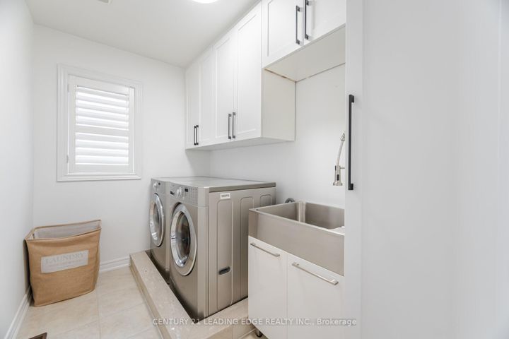 Photo 20 at 34 Royal Links Circle, Vales of Castlemore North, Brampton