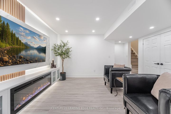 Photo 22 at 34 Royal Links Circle, Vales of Castlemore North, Brampton