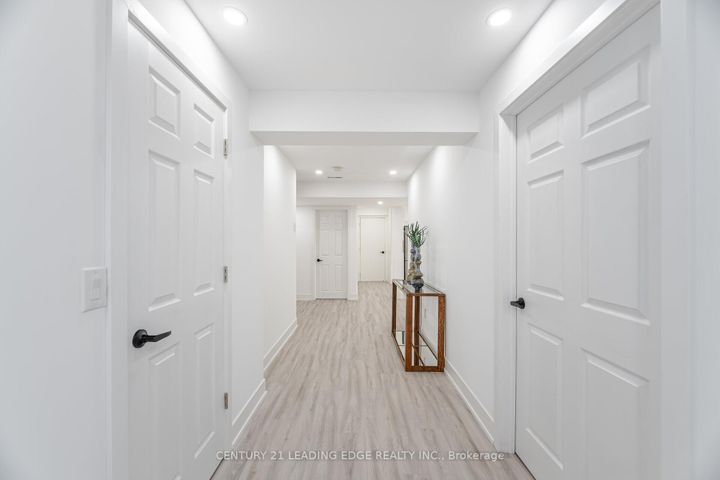 Photo 23 at 34 Royal Links Circle, Vales of Castlemore North, Brampton