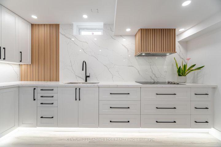 Photo 24 at 34 Royal Links Circle, Vales of Castlemore North, Brampton