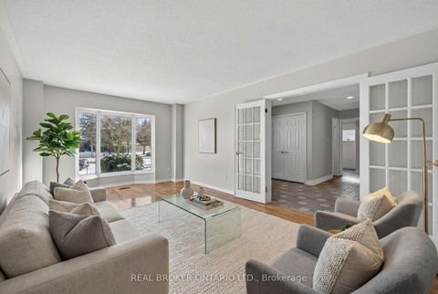 Photo 2 at 28 Blyth Street W, Oak Ridges, Richmond Hill