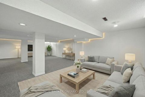 Photo 21 at 28 Blyth Street W, Oak Ridges, Richmond Hill