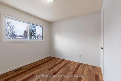 Photo 11 at 59 Garden Drive, Allandale Heights, Barrie