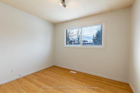 Photo 12 at 59 Garden Drive, Allandale Heights, Barrie