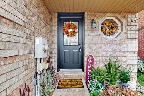 Photo 3 at 6 Aconley Court, Georgian Drive, Barrie