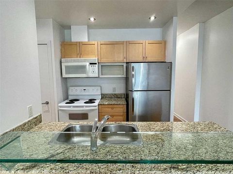 Photo 4 at 2505 - 8 York Street, Waterfront Communities C1, Toronto