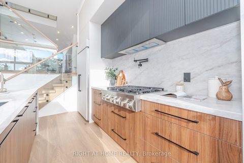 Photo 8 at 289 Valermo Drive, Alderwood, Toronto