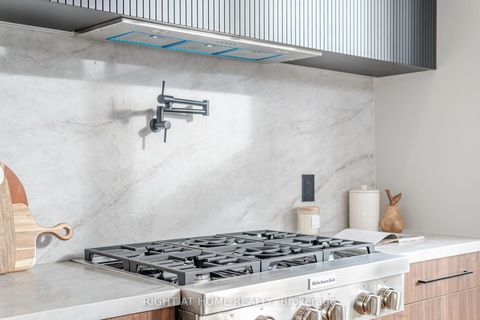 Photo 9 at 289 Valermo Drive, Alderwood, Toronto