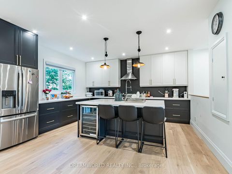 Photo 13 at 22 Yorkleigh Avenue, Humber Heights, Toronto