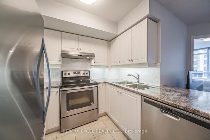 Photo 12 at 413 - 8 Rean Drive, Bayview Village, Toronto
