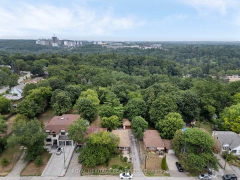 Photo 4 at 32 Beath Street, West Hill, Toronto