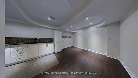 Photo 11 at 186 Ascalon Drive, Patterson, Vaughan