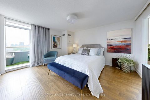 Photo 13 at LPH1 - 2 Clairtrell Road, Willowdale East, Toronto