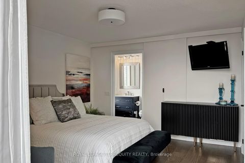 Photo 15 at LPH1 - 2 Clairtrell Road, Willowdale East, Toronto