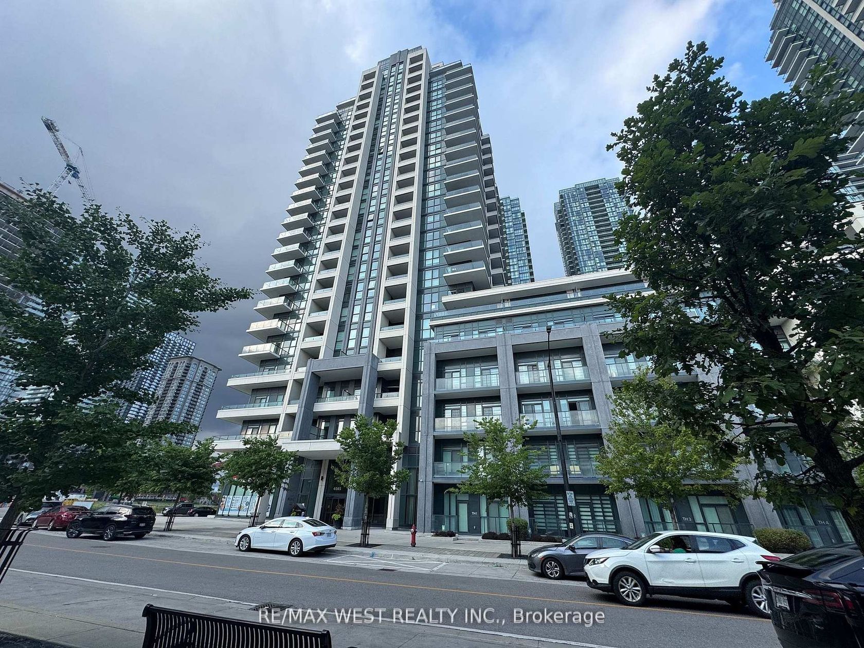 1606 - 4085 Parkside Village Drive, City Centre, Mississauga by Loree Meneguzzi Real Estate 1606 - 4085 Parkside Village Drive, City Centre, Mississauga