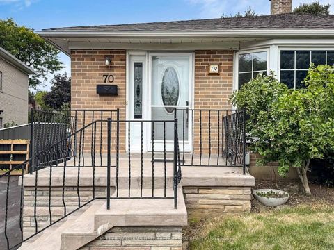 Photo 2 at 70 Crossbow Crescent, Pleasant View, Toronto