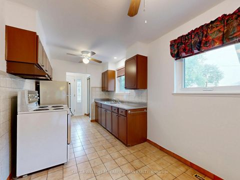 Photo 8 at 70 Crossbow Crescent, Pleasant View, Toronto