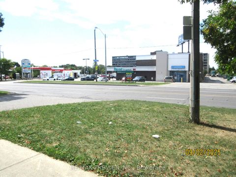 Photo 2 at 623 - 4673 Jane Street, Black Creek, Toronto