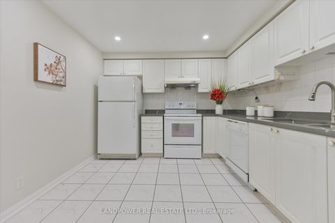 Photo 12 at 1231 - 28 Sommerset Way S, Willowdale East, Toronto